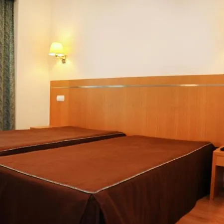 Canada Hotel 2*